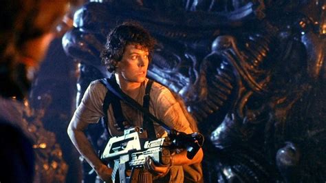 Aliens (1986) plot review